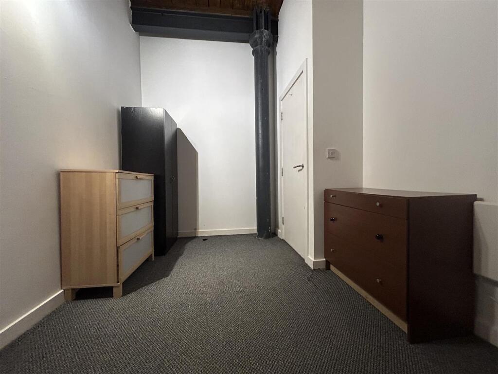 1st Bedroom (3).jpeg