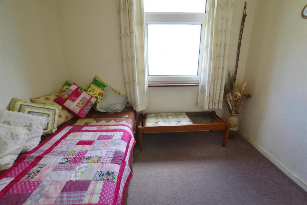 bed 3..JPG