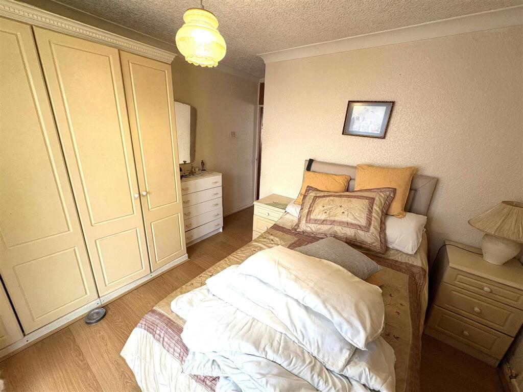 Bedroom 2b.jpg