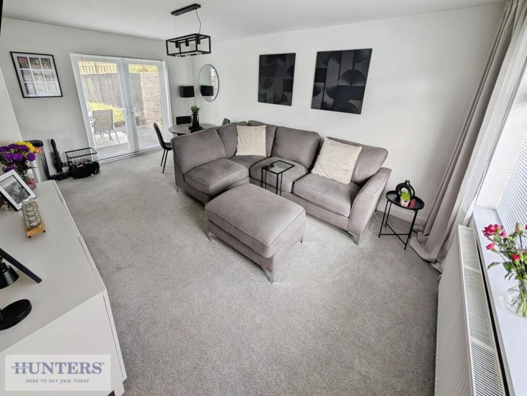 Lounge / Dining Area