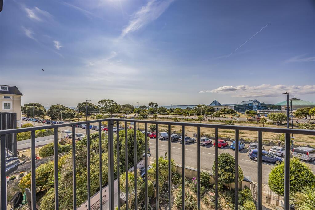 43_MS33_Frontroom_LHbalcony_view.jpg