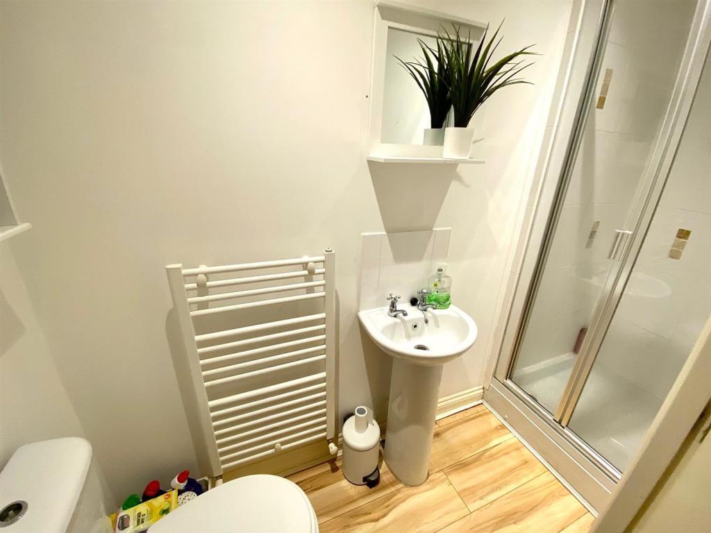 kiln avenue 49 shower room.jpg