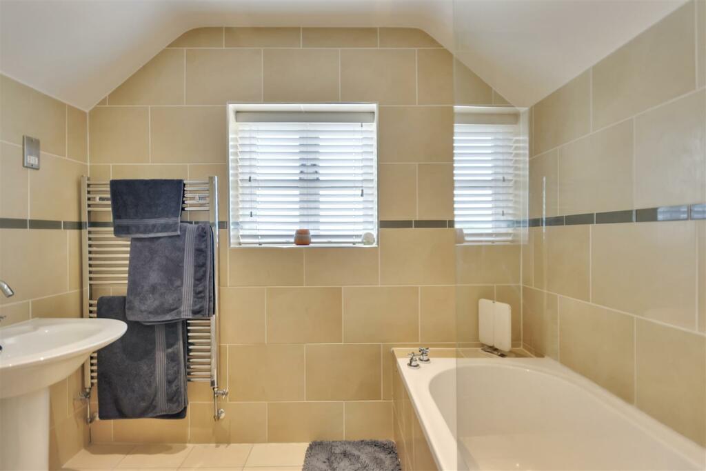 bed1ensuite.jpg
