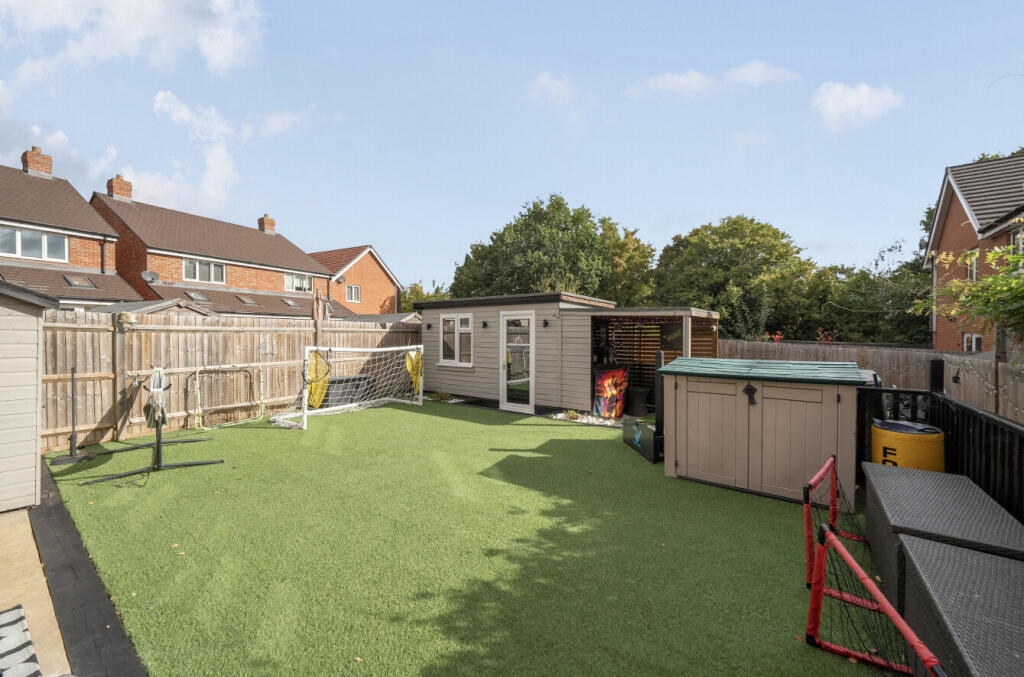 1347027-3-68b561a...