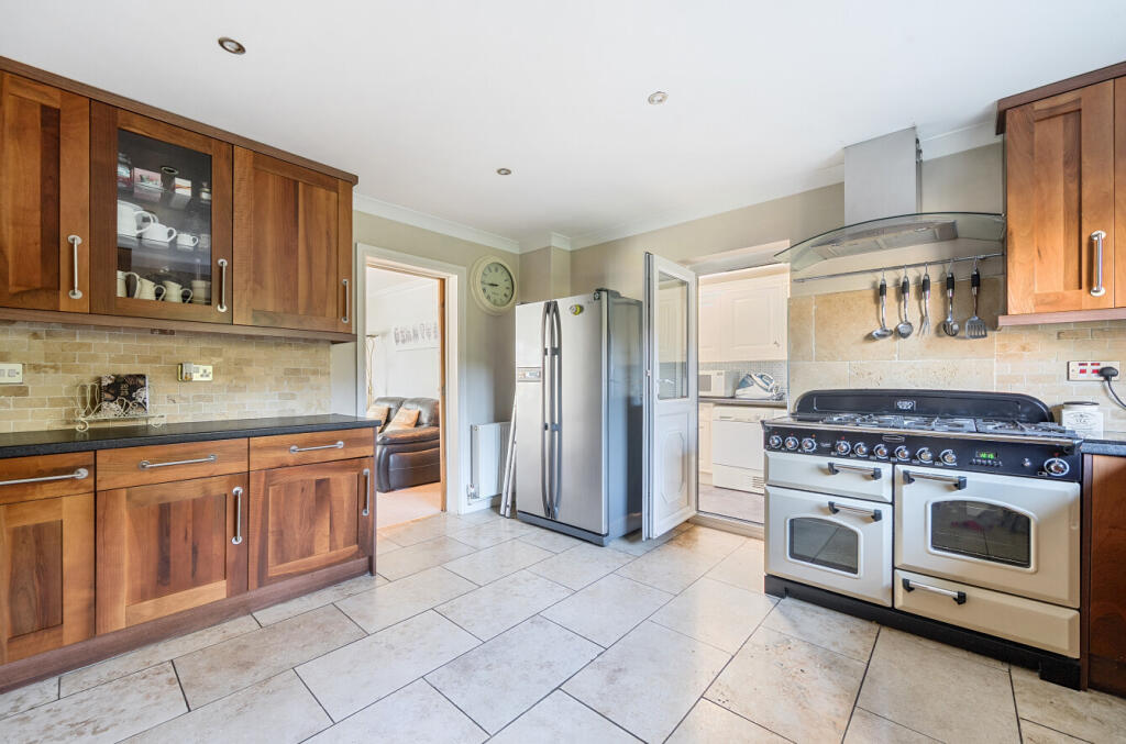 1370688-20-68fb66...