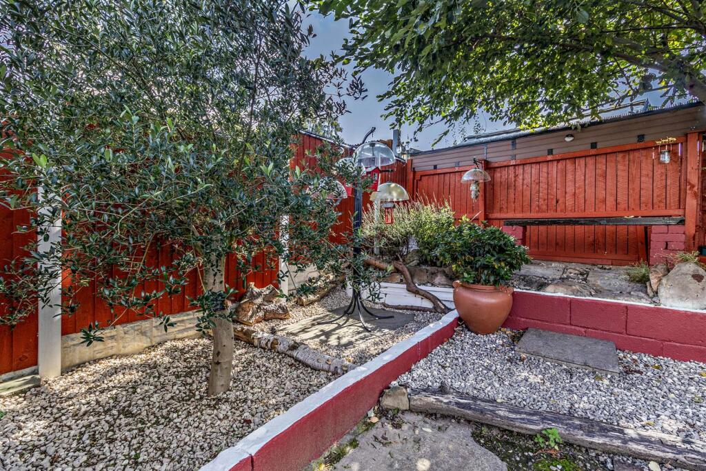 8663762-exterior12-800.jpg