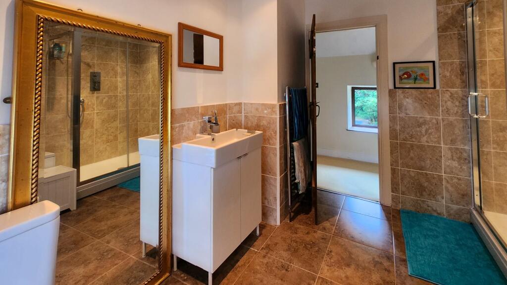 Coach House Cottage - Bathroom