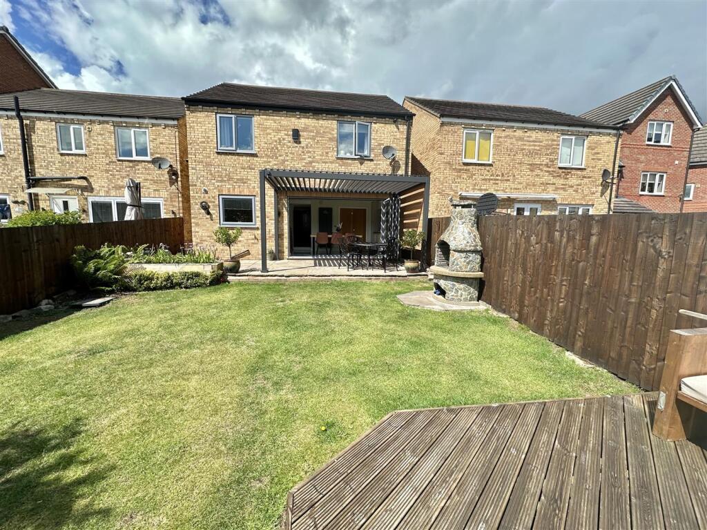 Bramleys Estate Agents - Little Green Lane - Heckm