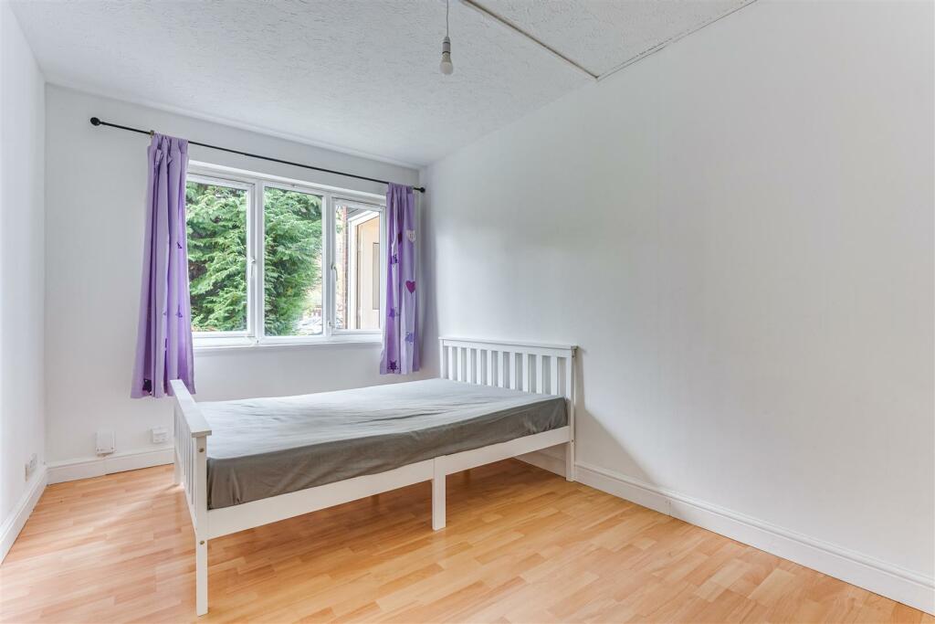 57 Tudor Close-9.jpg