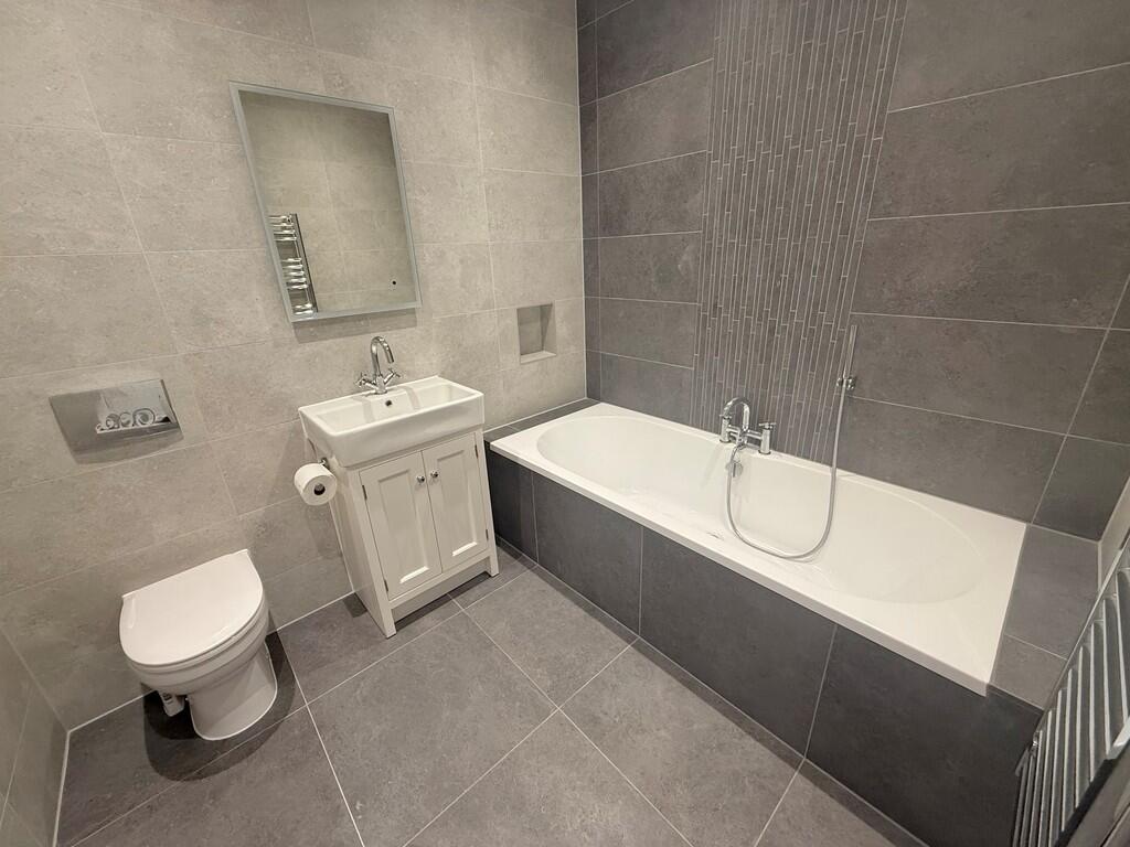 2 Harwood Apartme...