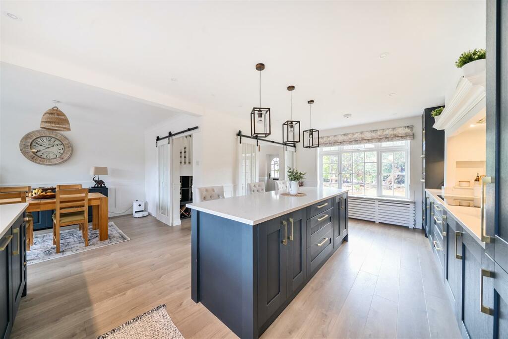 1 Devonshire Drive kitchen 2.jpg