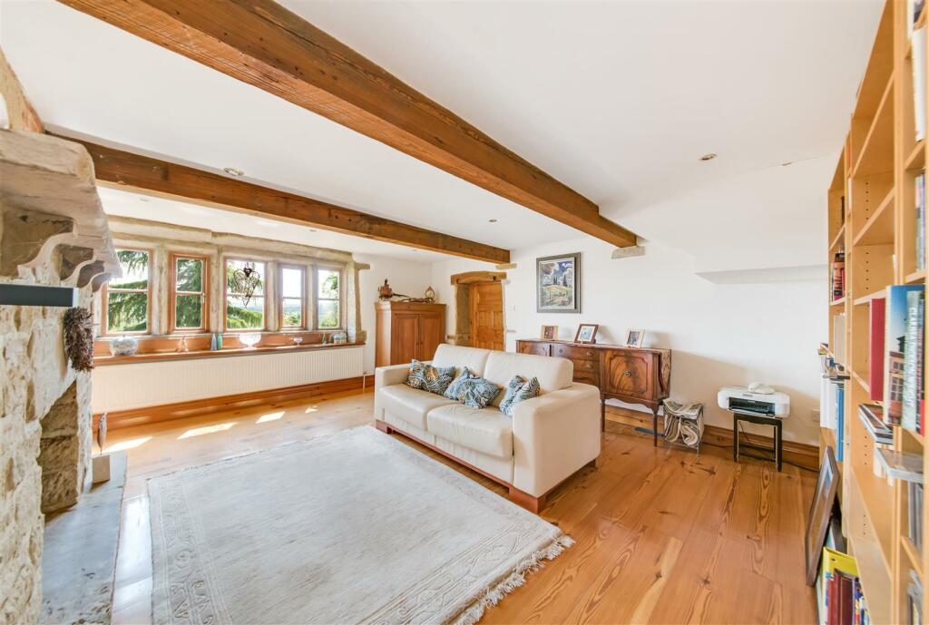 SECOND SITTING ROOM