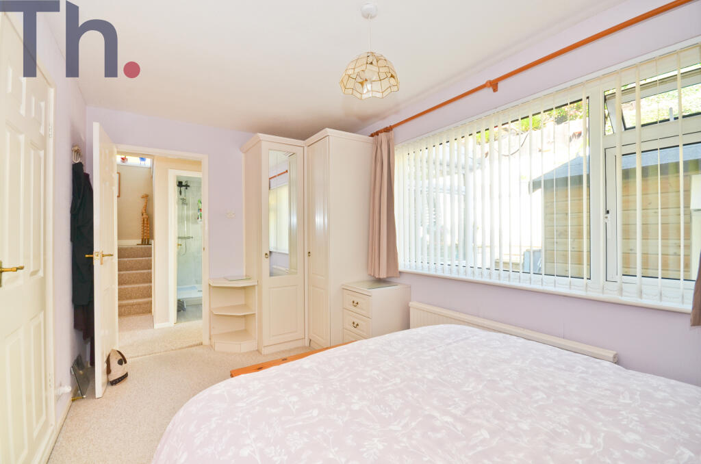 Bedroom 2 (2).JPG