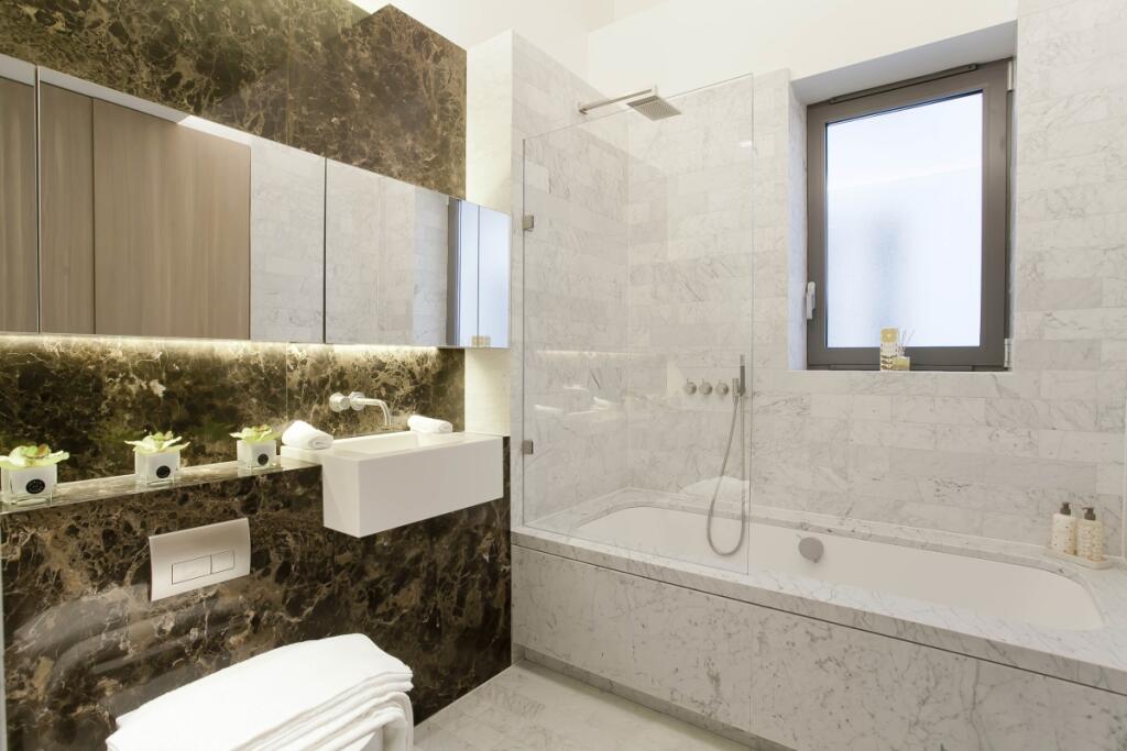 KSHO_B5_TheHatFac...