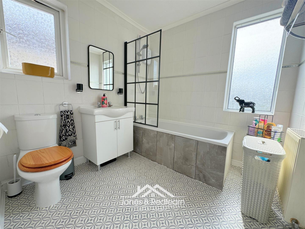 23 Grenville Ave-4.png