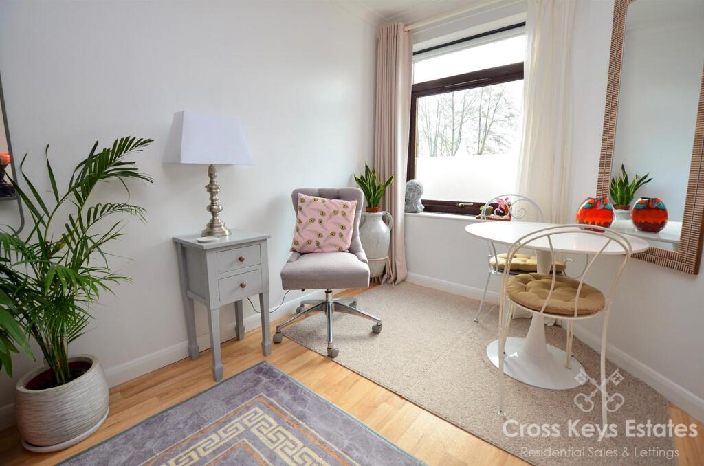 Sitting/ Dinning Room