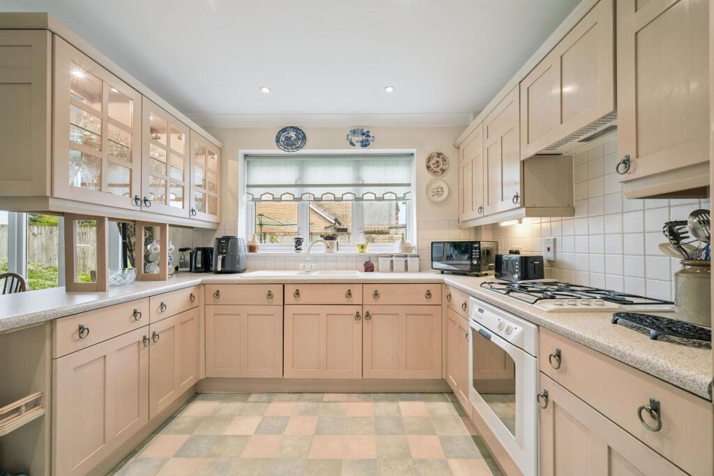 Kitchen / Dining Area