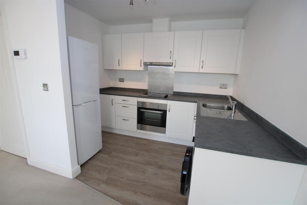 Kitchen 2.JPG