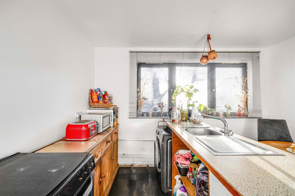 Davies___Davies_21_Searle_Pl__Finsbury_Park__Londo