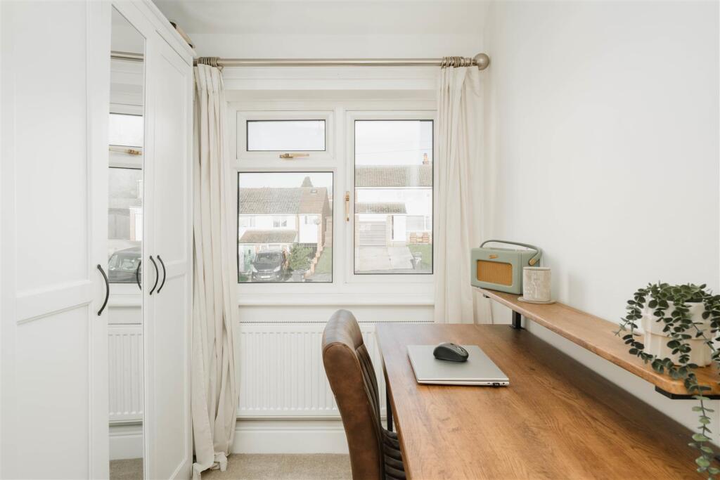 Bedroom3-2.jpg
