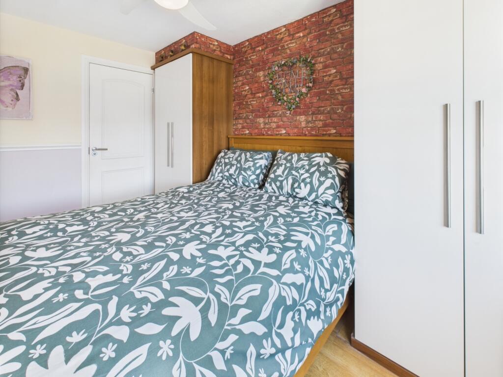 CAM04233G0-PR0025-STILL040