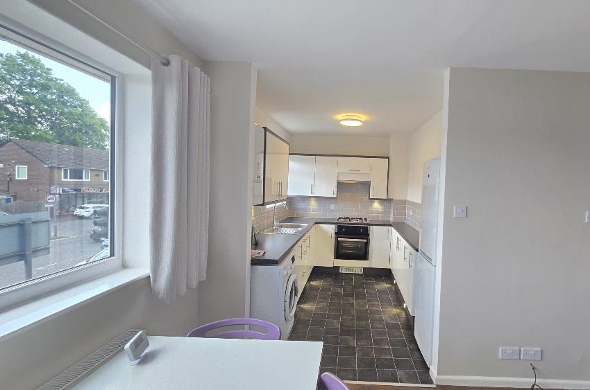 Kitchen Main 1.jpg