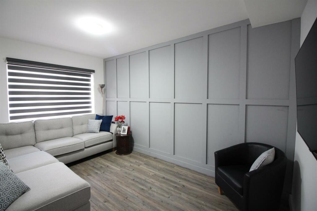 Sitting room/Bedroom 2