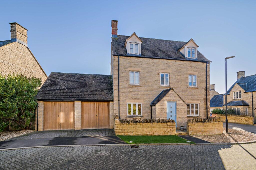 Beecham Close, Cirencester, Gloucestershire, GL7