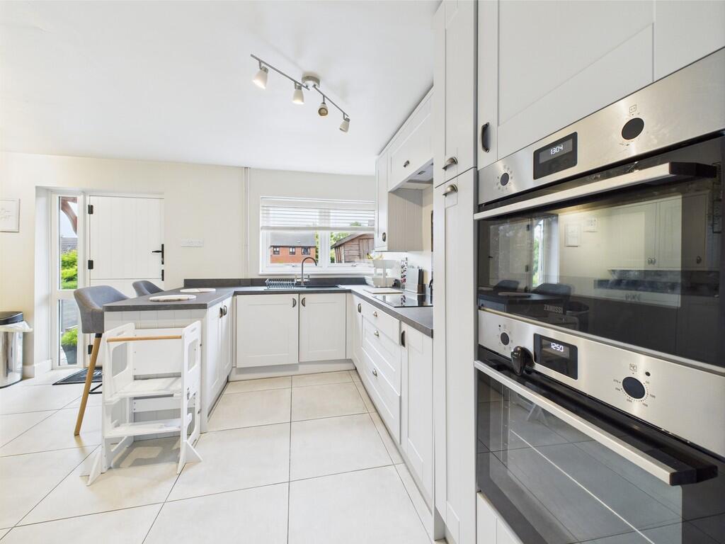 CAM02854G0-PR0385...