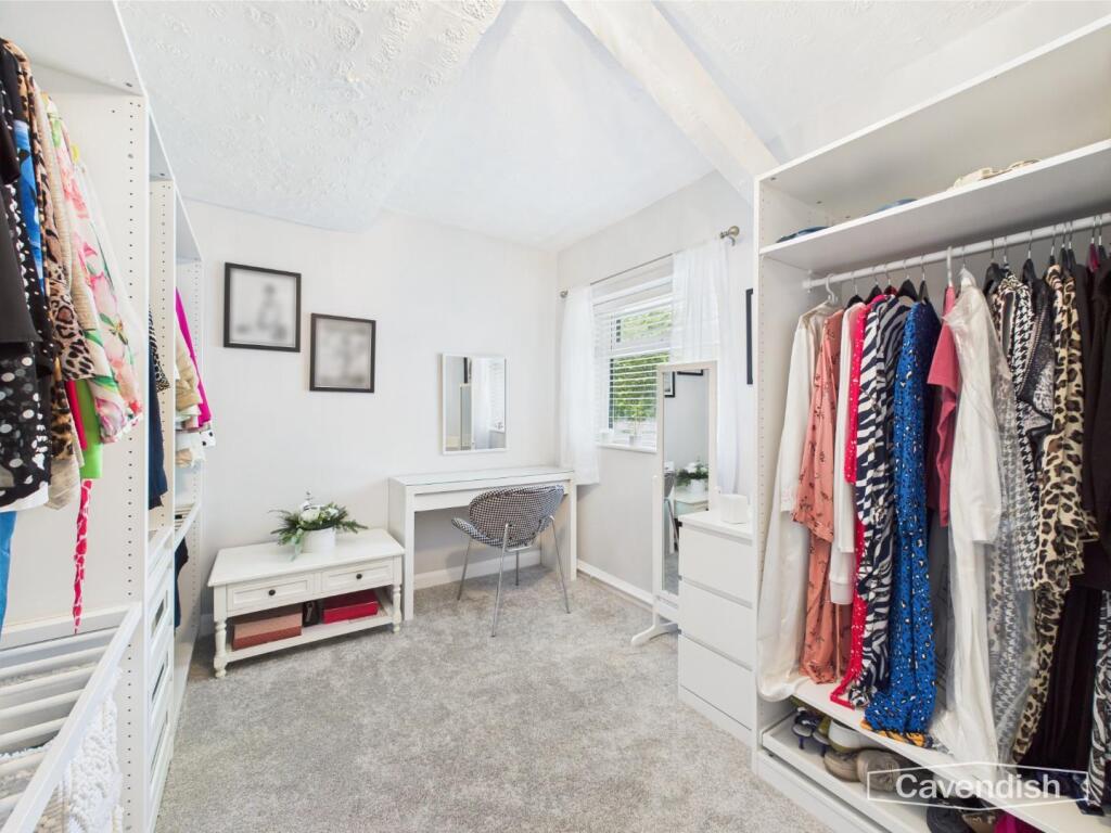 DRESSING ROOM/BEDROOM 5