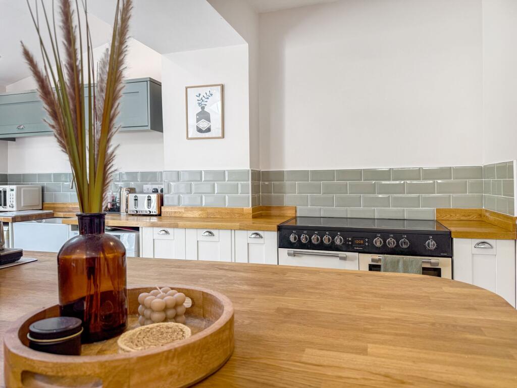 Kitchen/Breakfast Area