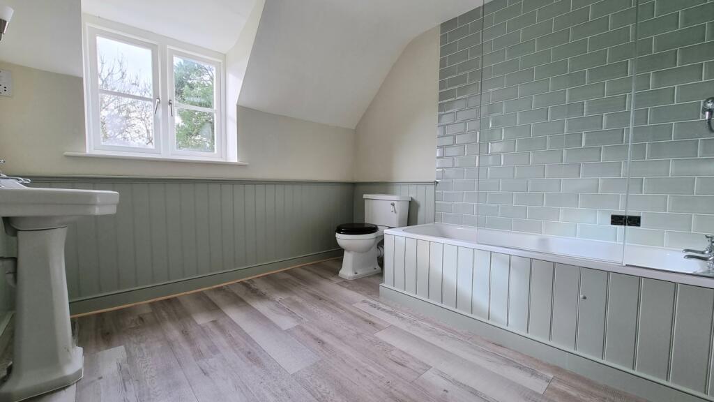 2nd floor bathroom