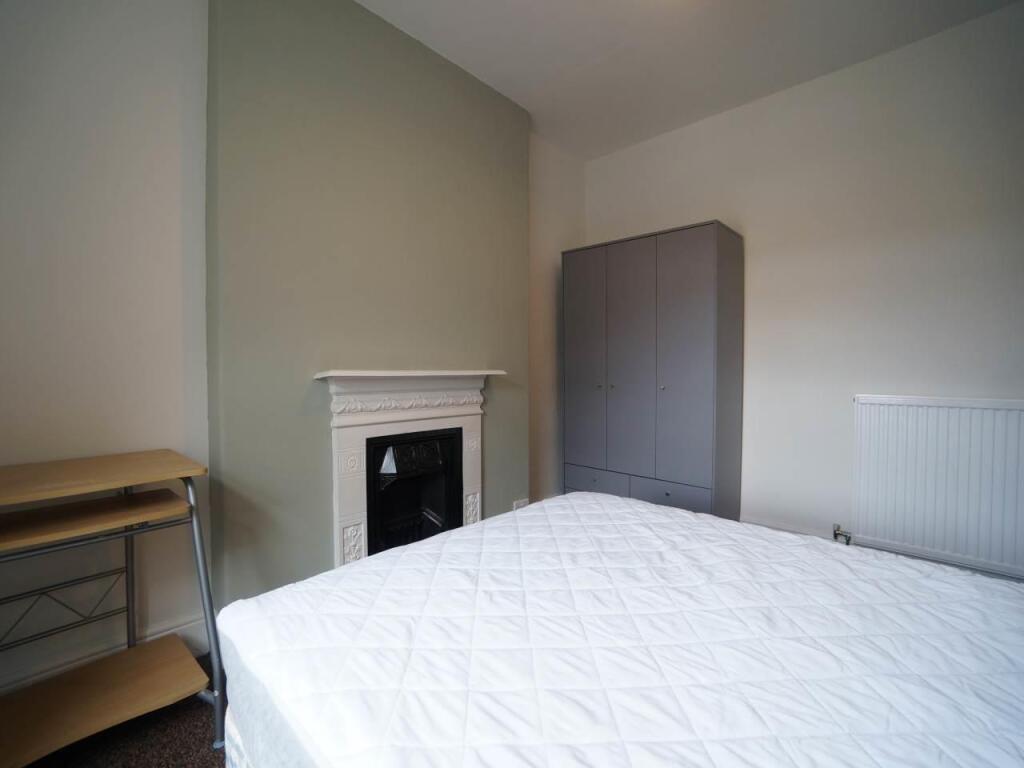 Bedroom 2.JPG