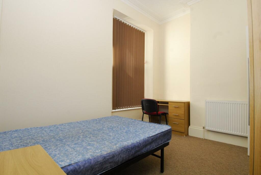 26SalisburyRd003.JPG