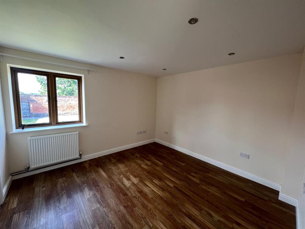 hop yard bedroom 4.jpg