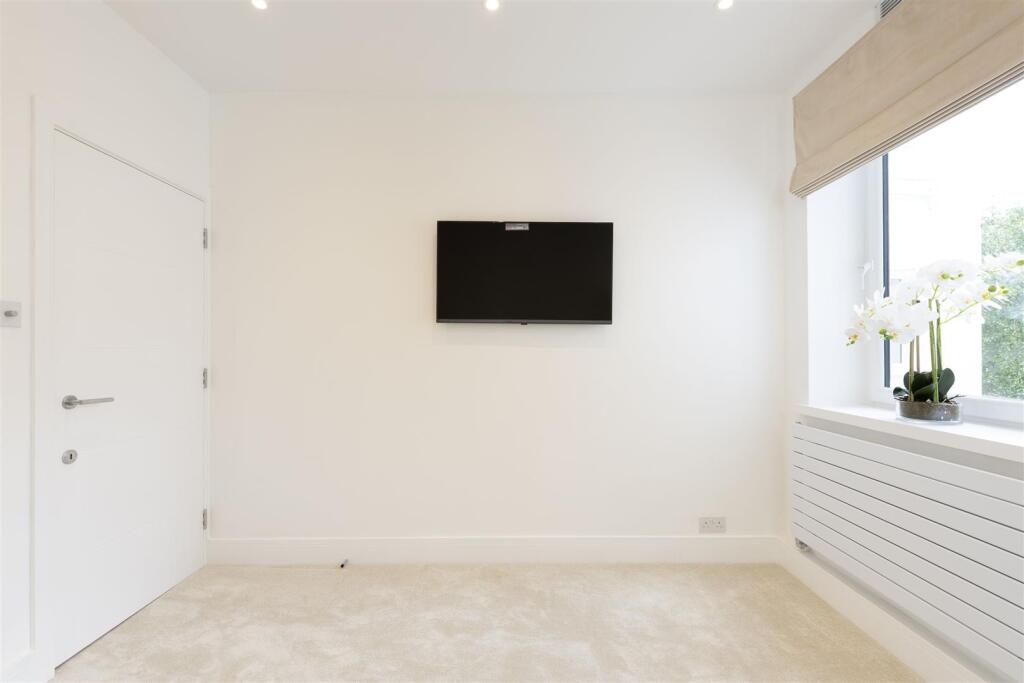BEDROOM USE THIS SHOT flat h rectory chambers sw3.