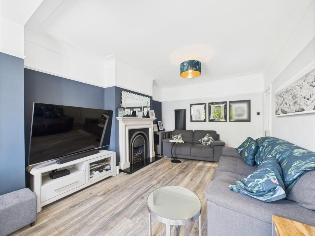 CAM02386G0-PR0139-STILL015