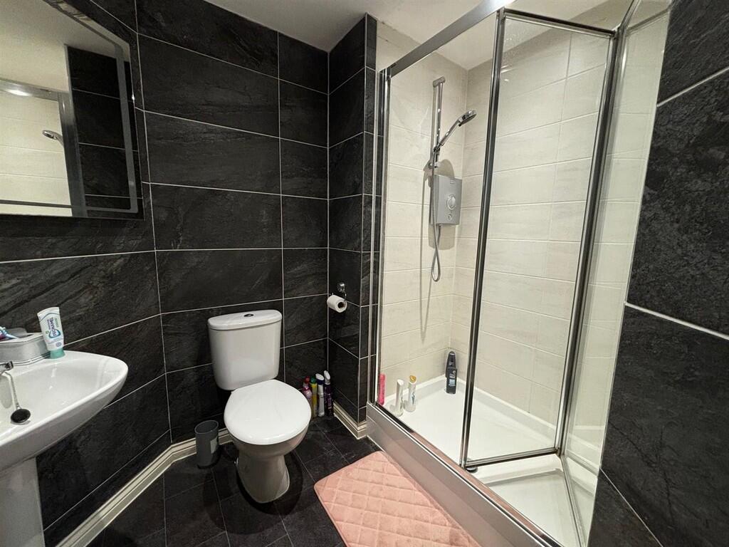 N-ECQhgyt02IQC_Gi...