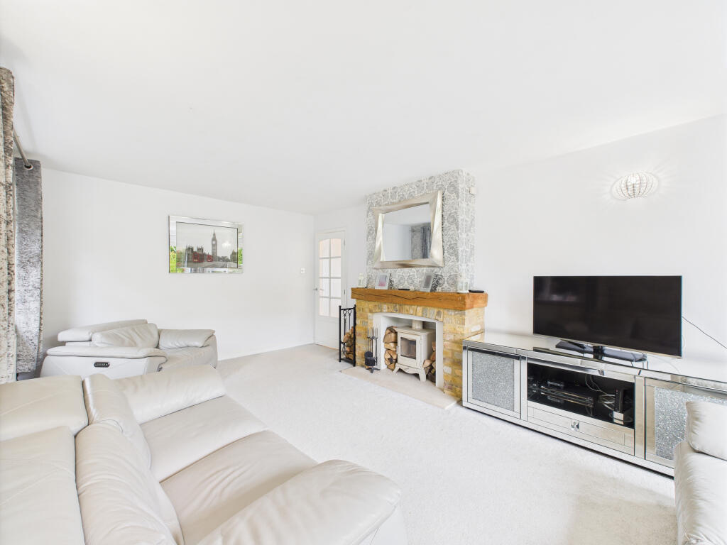 CAM02909G0-PR0425-STILL003