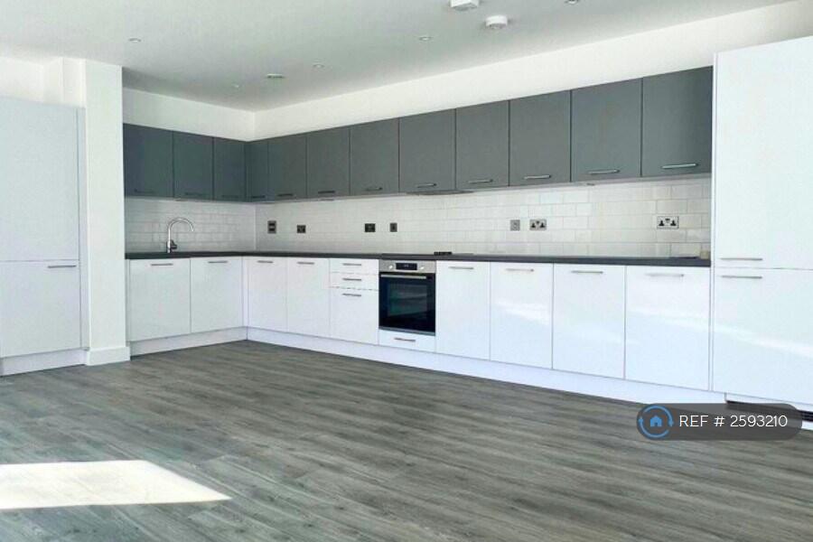 Fully Fitted Kitchen 