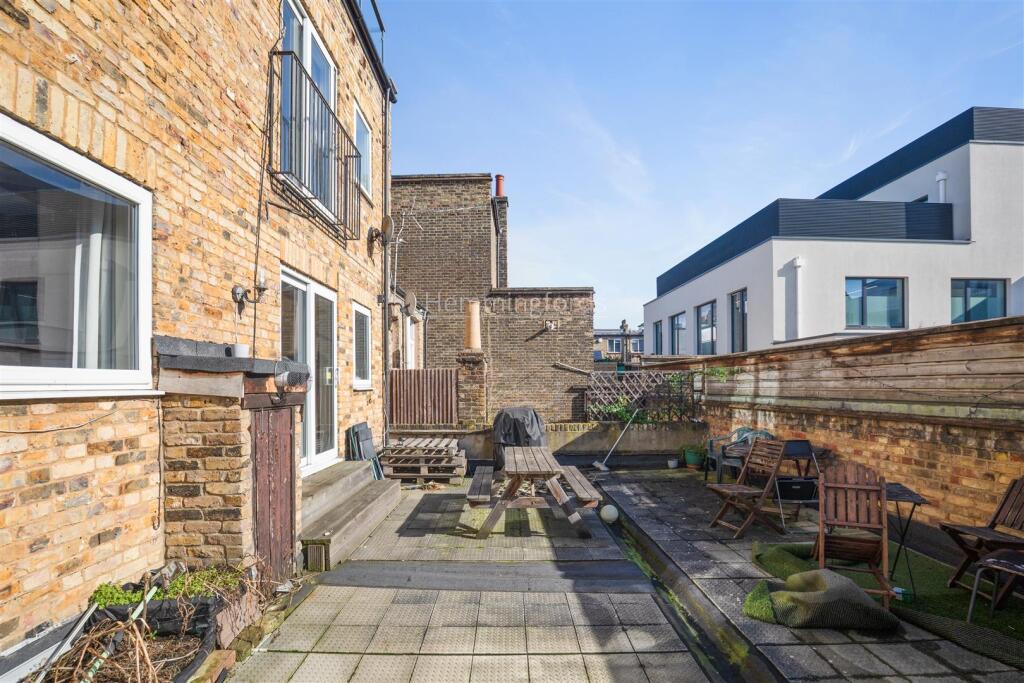 10-5f2482298-HMF-JJ-Chapel Market-46-logo.jpg