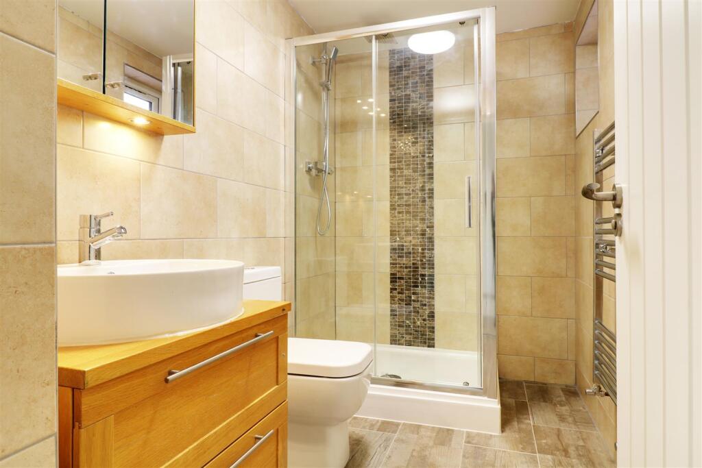FULLY TILED SHOWER ROOM/WC