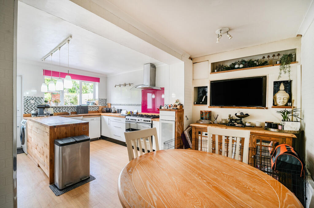 1333452-5-688b993...