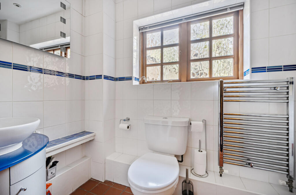 1374670-24-690e23...