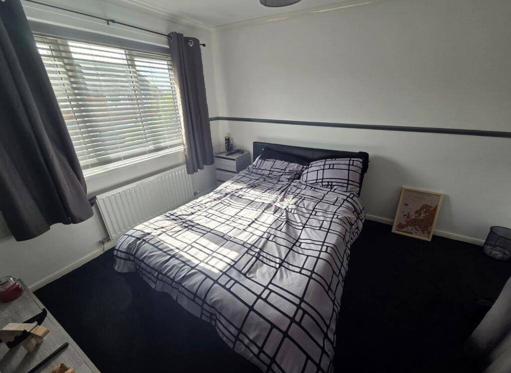 18 dovedale bedroom 2.JPG