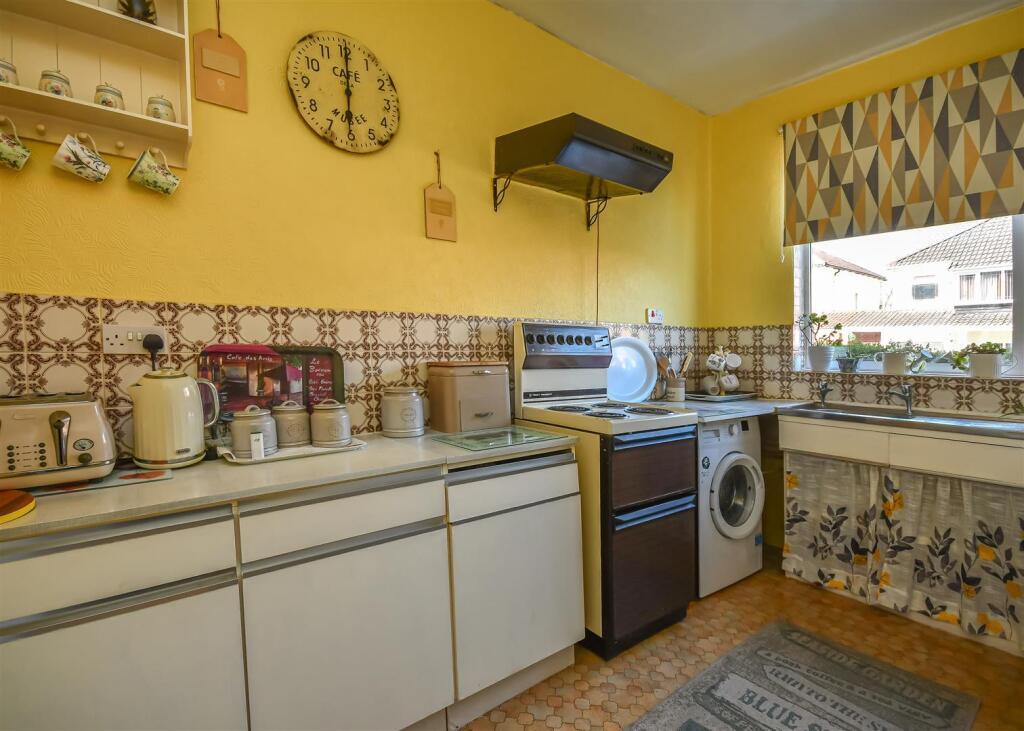 51 Swan Bank-Kitchen.jpg