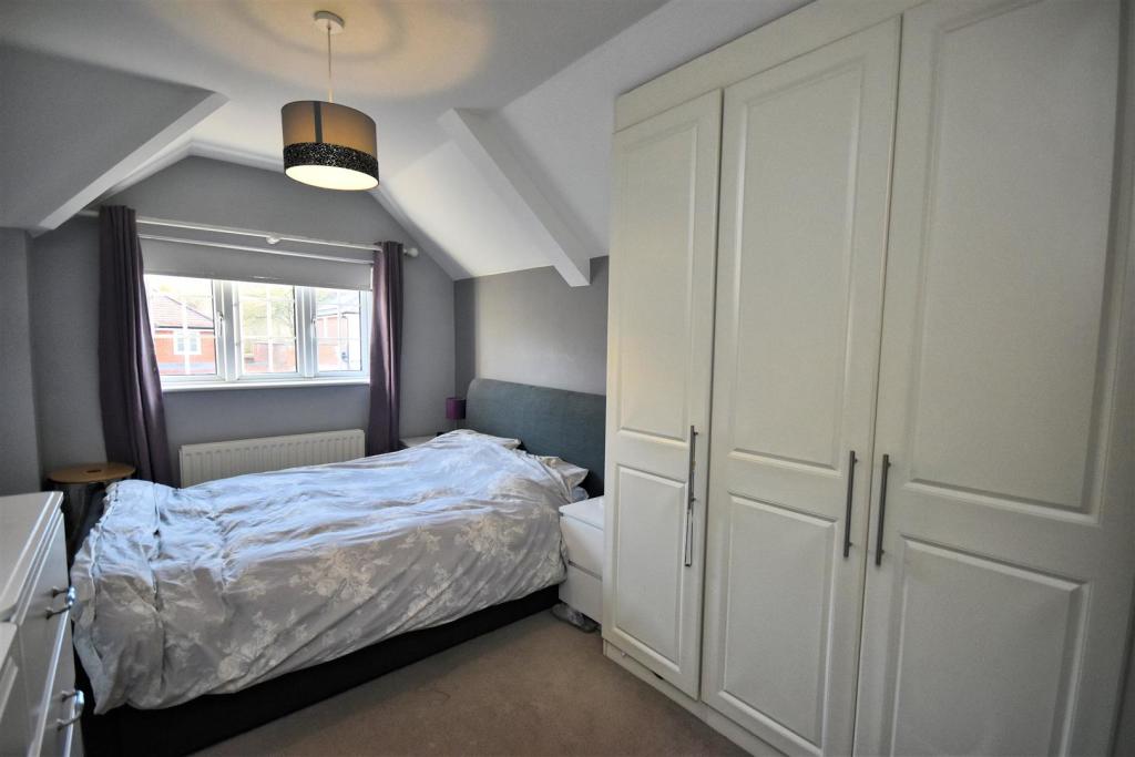 Bed 1.jpg