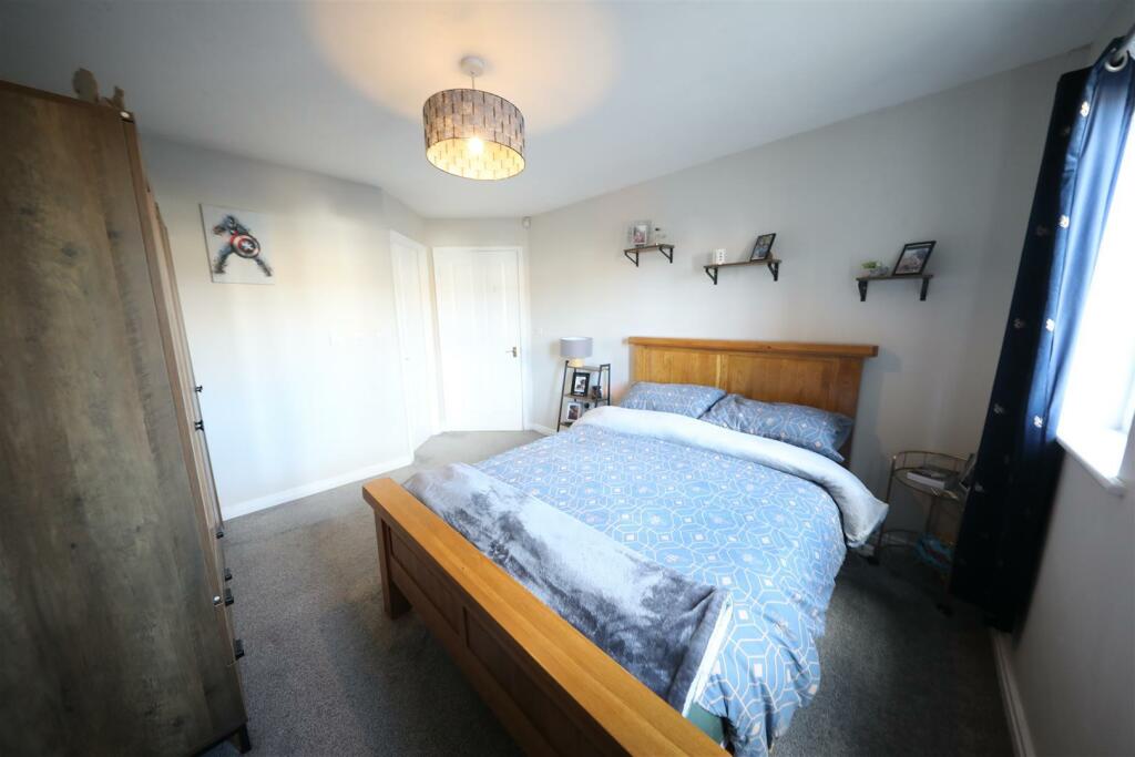 26 Chandler - Bed b.jpg