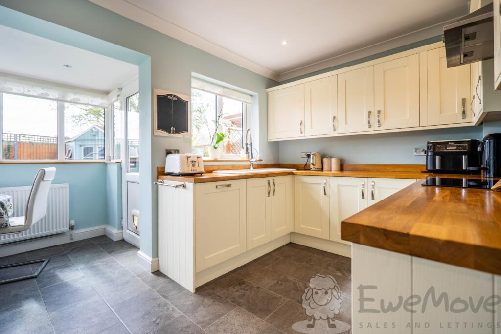 Fully-Integrated Kitchen-Diner