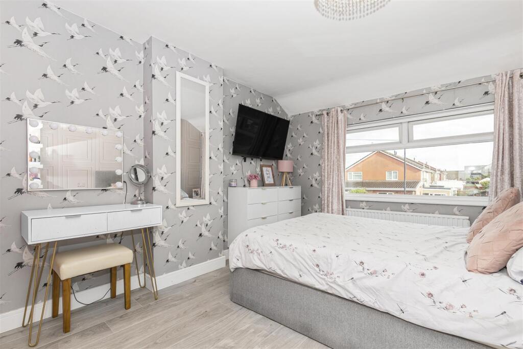 Bedroom 1.jpg